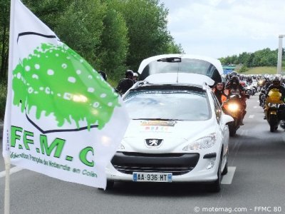 Manifestation à Amiens : voiture-sono