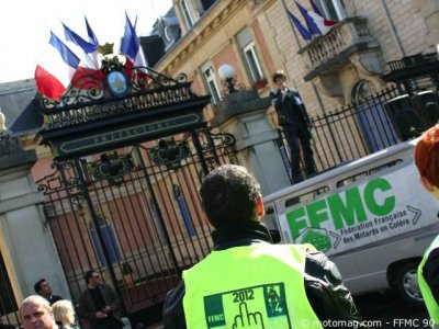 Manifestation à Belfort : devant la préfecture