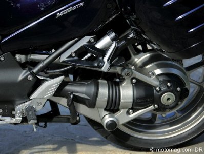 Kawasaki GTR 1400 : Agréable transmission