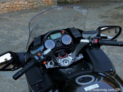 Kawasaki GTR 1400 : Identique mais...