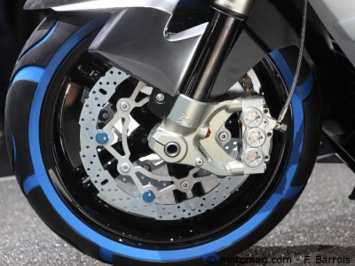 Milan 2010, BMW Concept C :  freinage dantesque
