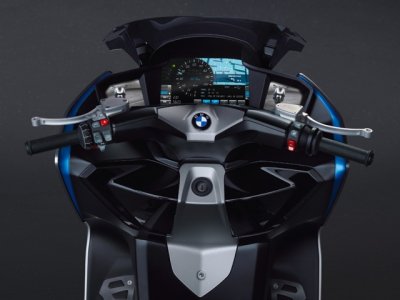 Milan, BMW Concept C :  cockpit d’avion de chasse
