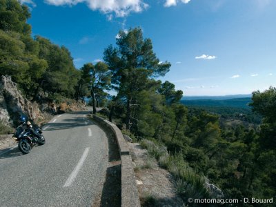 La Provence des déserts : balade moto vers la mer