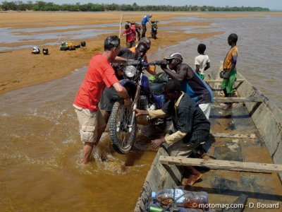 A moto en plein coeur du Mali : le system D