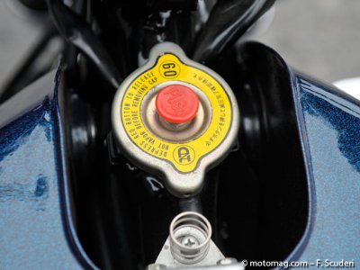 Suzuki RE5 : refroidissement liquide