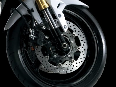 Cologne 2011, Suzuki GSR 750 : étrier entrée de gamme