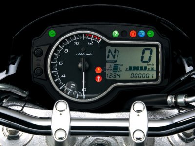 Cologne 2011, Suzuki GSR 750 : tableau complet