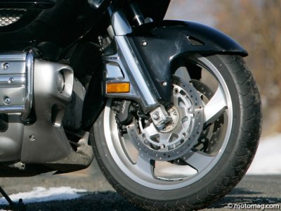 Honda GL 1800 Goldwing : train avant
