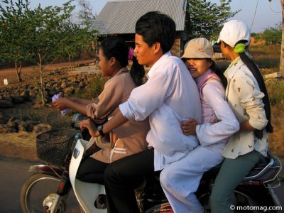 Le Vietnam en minsk : tous à moto