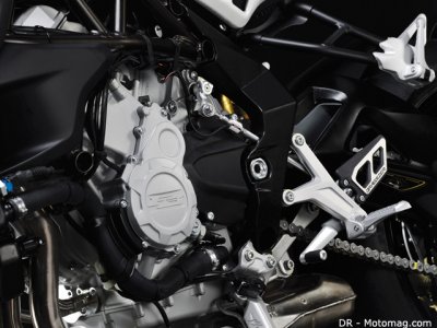 MV Agusta Brutale 800 Dragster : moteur plume !
