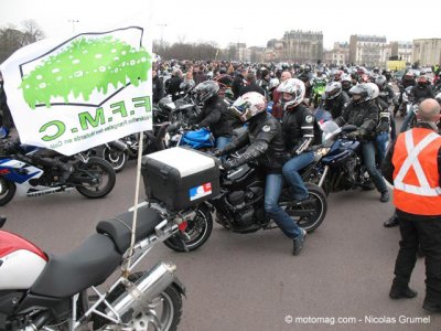 Manif FFMC Paris : motards de la victoire