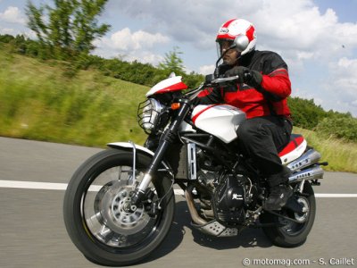 Morini 1200 Scrambler : train avant sans faille