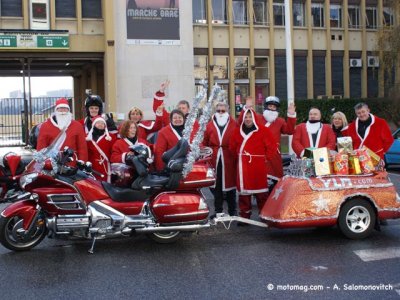 Père Noël motard à Lyon : tous en rouge