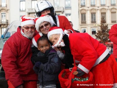 Pères Noël motards à Lyon : photo souvenir