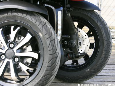 Peugeot Metropolis 400 : train avant surprenant