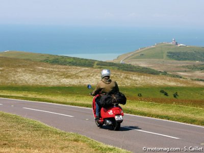 Moto et côtes anglaises : la Vespa et le tourisme