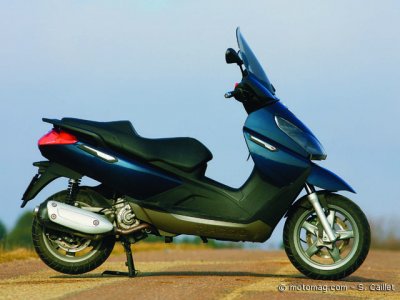 Le Piaggio 250X7 : coloris sombres et finition sommaire