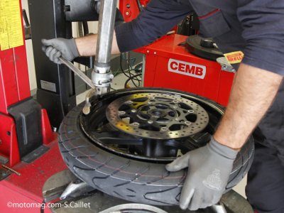 Comparo pneus sport-GT : démontage rapide
