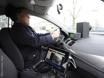 Radars mobiles mobiles : 2 uniformes à l’intérieur
