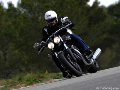 Triumph 1700 Thunderbird Storm : petite garde au sol