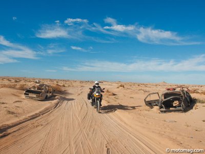 La longue route du désert : no man’s land frontalier