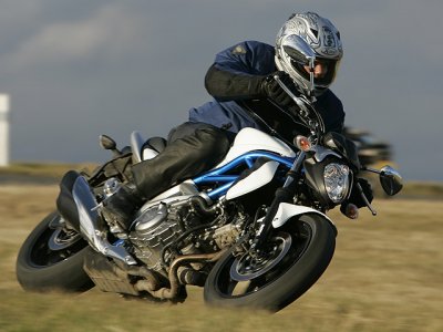 Essai Suzuki 650 Gladius : comportement très sür