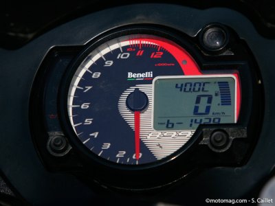 Benelli TNT 899 : un tableau complètement lisible