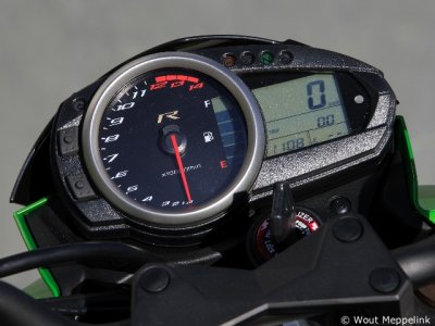 Kawasaki Z 750 R : compteur lisible