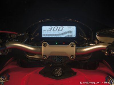 Essai MV Agusta 800 Rivale : du nouveau à bord