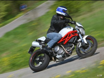 Essai Ducati 796 Monster : elle a de la tenue !
