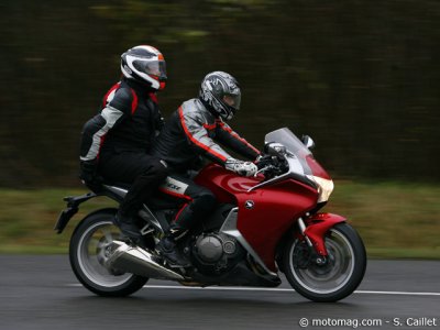 Essai Honda VFR 1200 F : vivable en duo