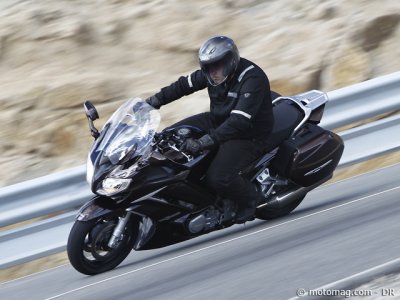 Essai Yamaha FJR 1300 A : gaffe à la gravité !