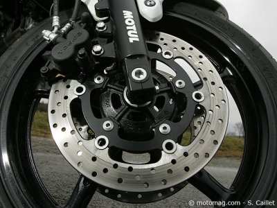 Essai Suzuki 650 Gladius : freinage