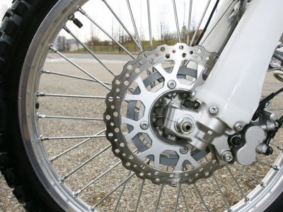 Essai Kawasaki 250 KLX : freins