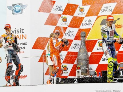 MotoGP Japon : Rossi sur le podium. Laurenzo derrière.