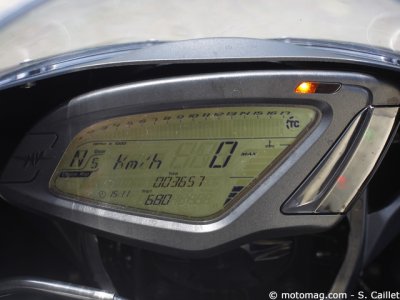 MV Agusta F3 800 EAS : à bord