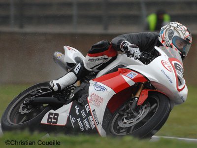 SBK Nogaro : Enjolras en fanfare sur Triumph