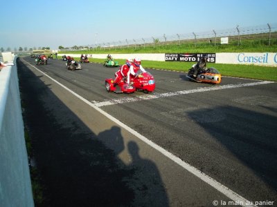 Championnat VMA side-car : départ au petit matin
