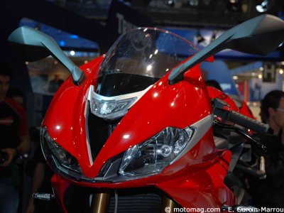 Milan - Triumph Daytona 675 : large entrée d’air