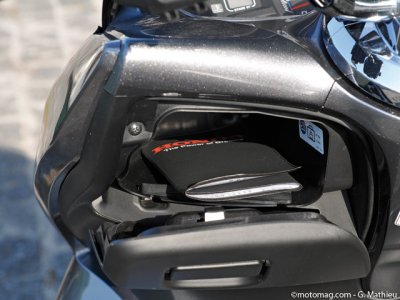 Honda PCX 125 : trop pratique, le ’tit coffre !