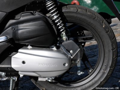 Honda PCX 125 : un frein arrière à régler