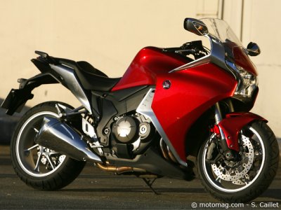 Essai Honda VFR 1200 F : personnalité rassurante