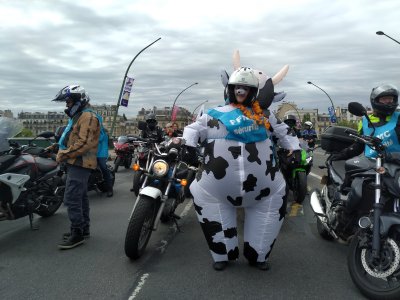 27 jours de Tour de France des Vaches à Lait contre le contrôle technique moto