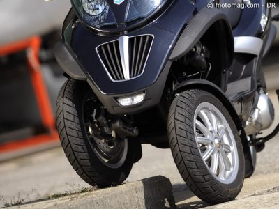 Essai Piaggio 250/400 MP3 LT : train avant
