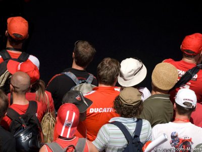 World Ducati Week-End : chasseurs d’autographes