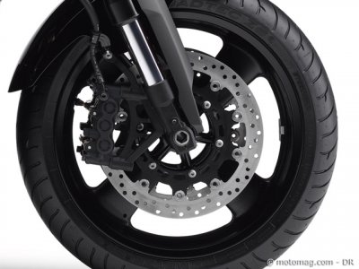 Essai Yamaha MT-01 (09) : freins de sportive