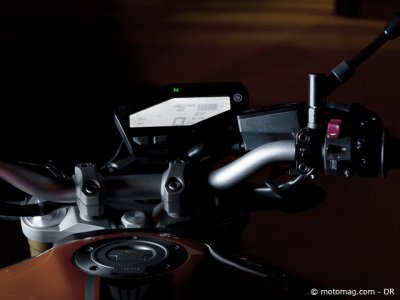 Présentation Yamaha MT-09 : peu lisible
