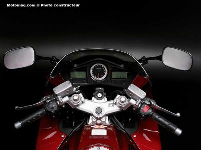 Honda 800 VFR : guidon et rétros