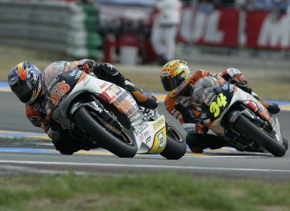 Mano à Mano intense en 250