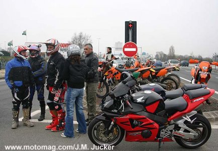 La Rochelle, solidarité enduristes - motards